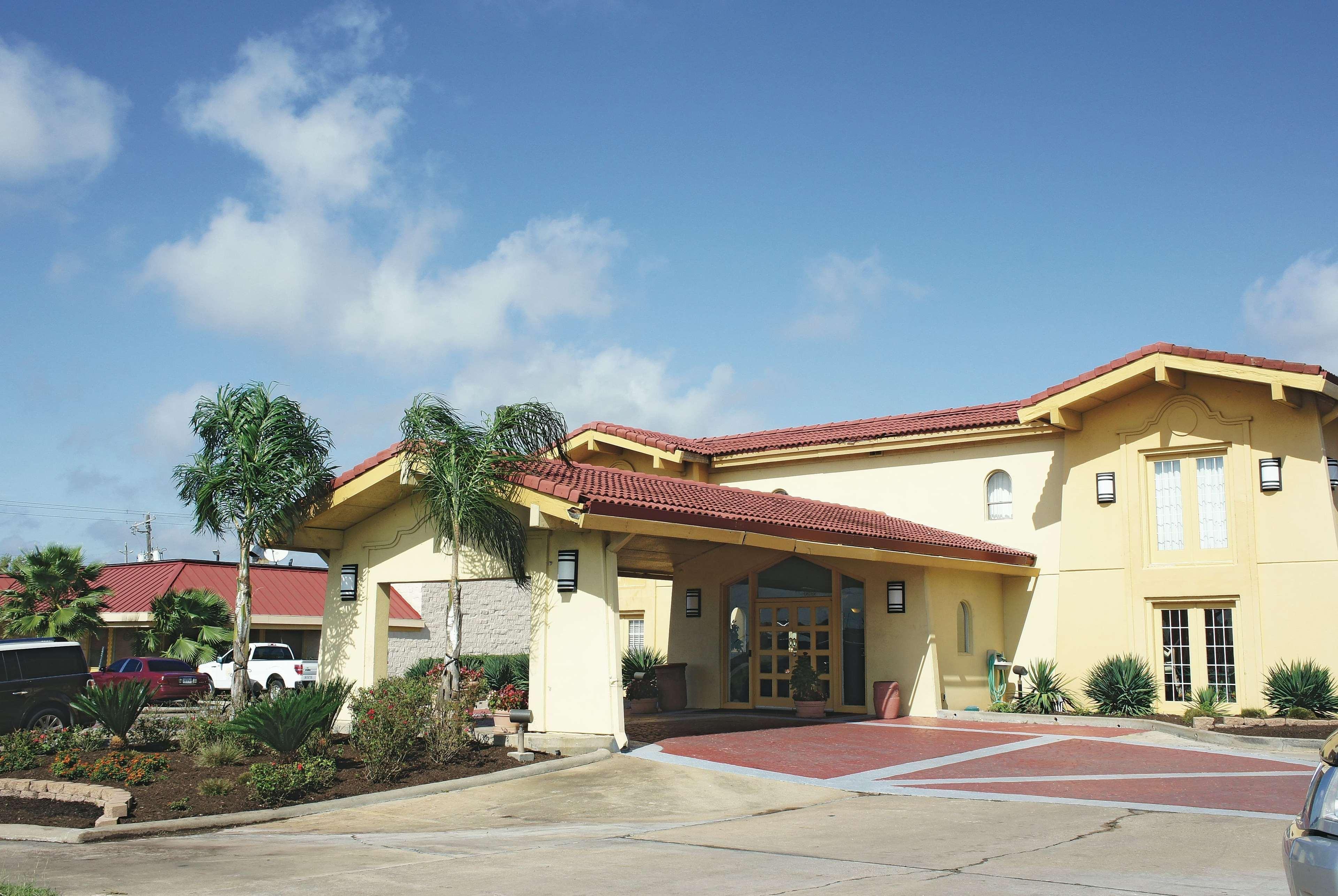 La Quinta Inn By Wyndham Clute Lake Jackson Exterior photo